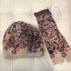 Beautiful IVKO hat and the matching pull warmers.